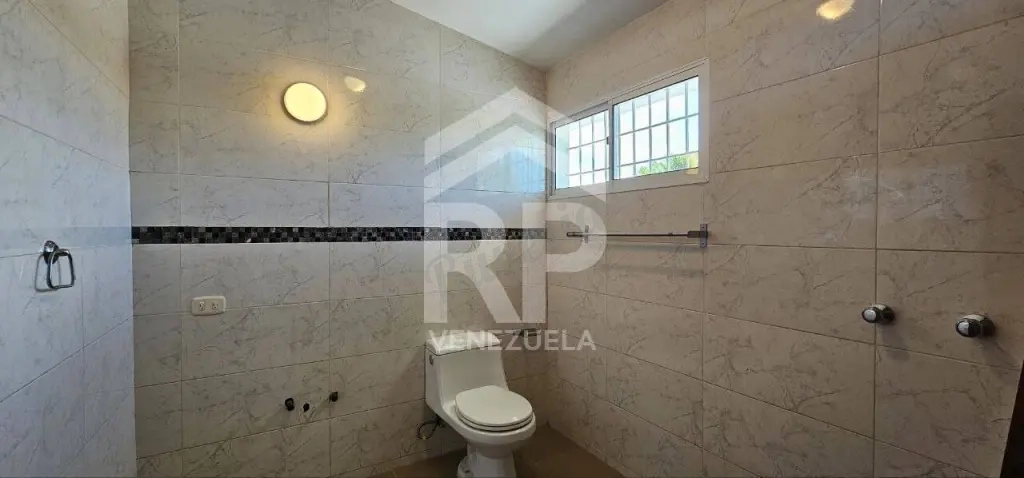 CASA EN VENTA EN SECTOR ZAPARA 2 CON SANTA RITA MARACAIBO