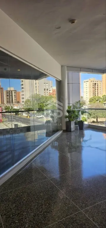 PLL-019 LOCAL COMERCIAL EN ALQUILER EN CENTRO COMERCIAL 5 DE JULIO