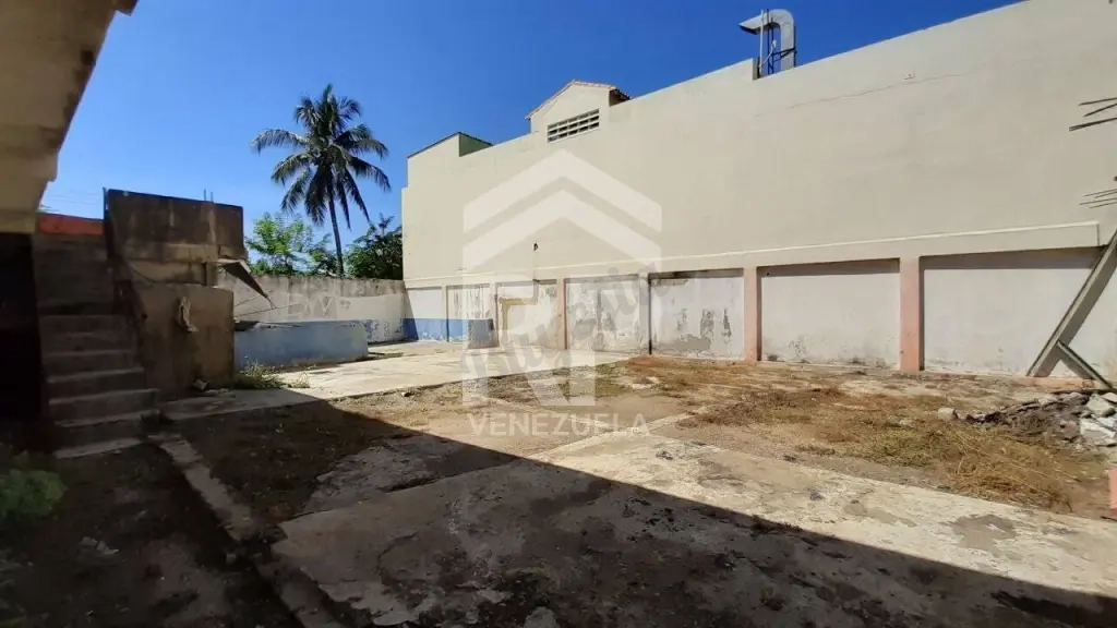 SGT-146 Terreno en Venta con Bienhechuria en Tucacas