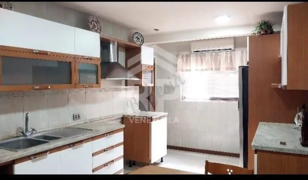 PLC-004 SE VENDE CASA SECTOR ZAPARA 2 CALLE ABIERTA MARACAIBO