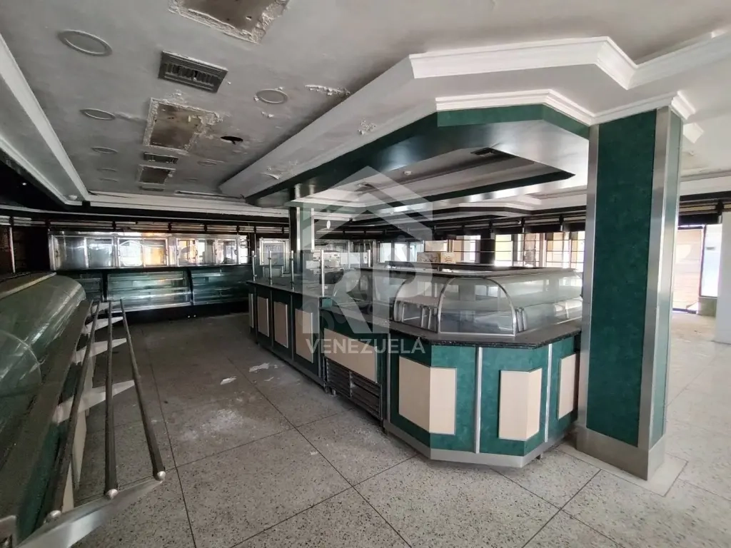 SGL-130 Local Comercial en Venta y/o Alquiler en Punto Fijo