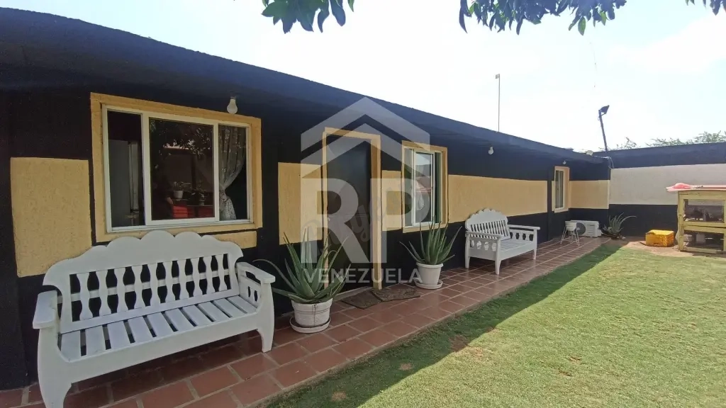 SGC-422 CASA QUINTA EN VENTA EN GUANADITO