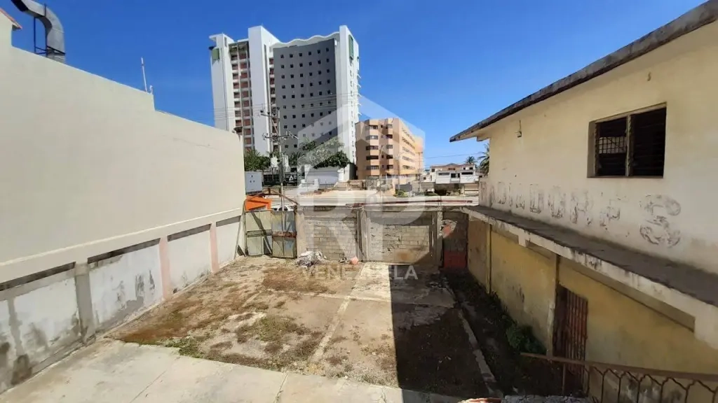 SGT-146 Terreno en Venta con Bienhechuria en Tucacas