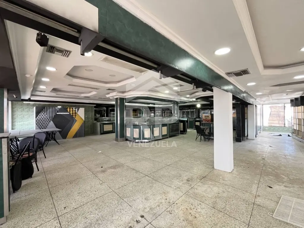 SGL-130 Local Comercial en Venta y/o Alquiler en Punto Fijo