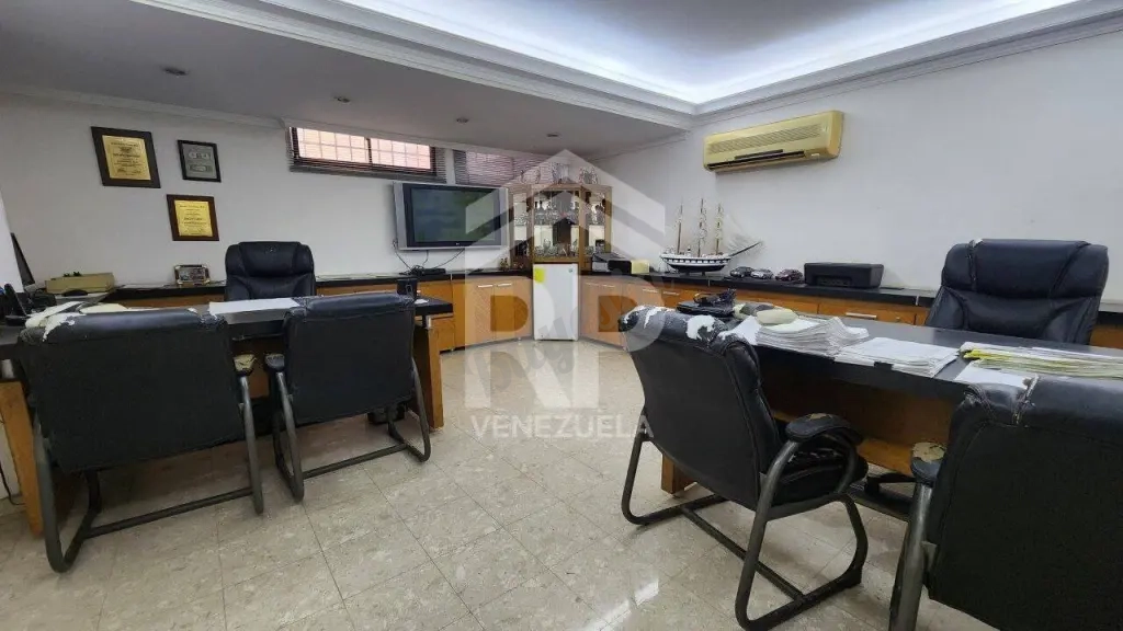 PLL-002 LOCAL COMERCIAL EN VENTA EN DELICIAS (MARACAIBO)