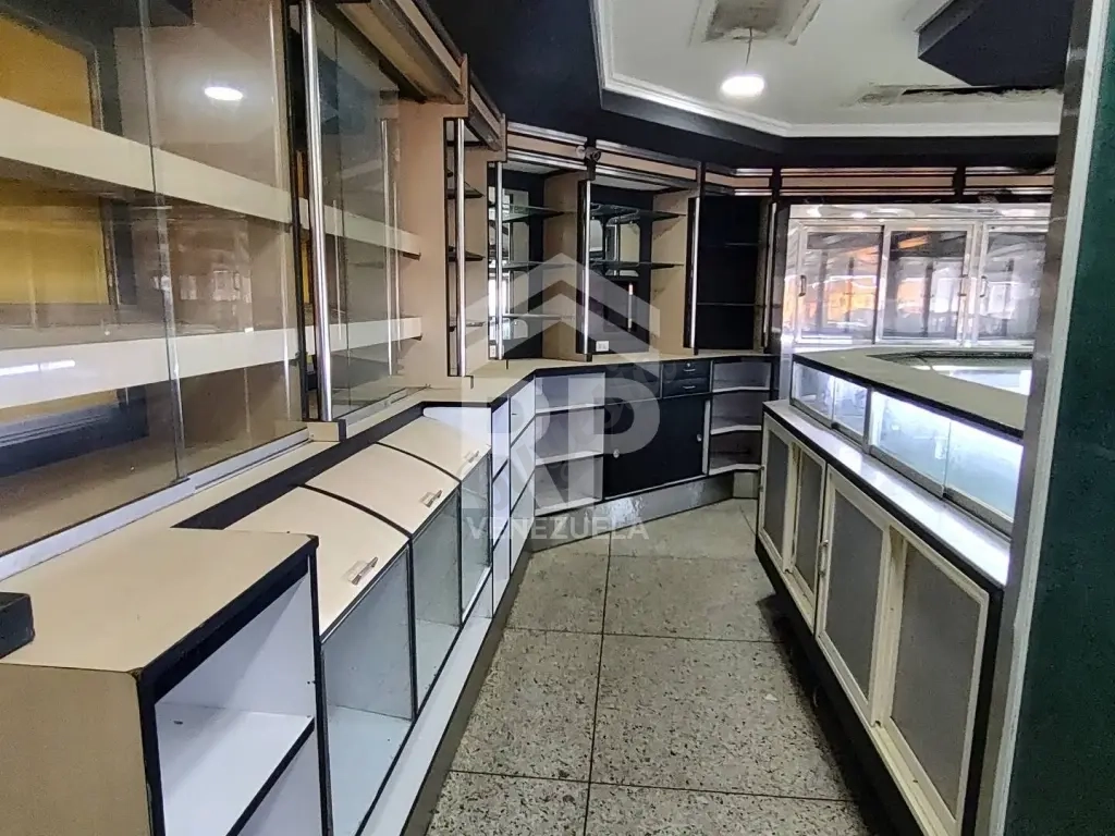 SGL-130 Local Comercial en Venta y/o Alquiler en Punto Fijo