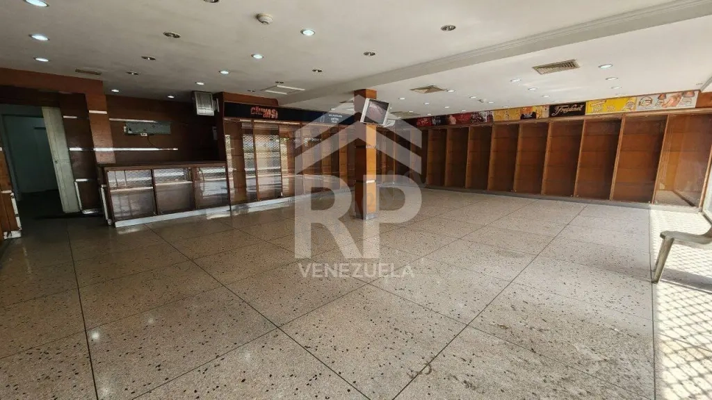 PLL-002 LOCAL COMERCIAL EN VENTA EN DELICIAS (MARACAIBO)