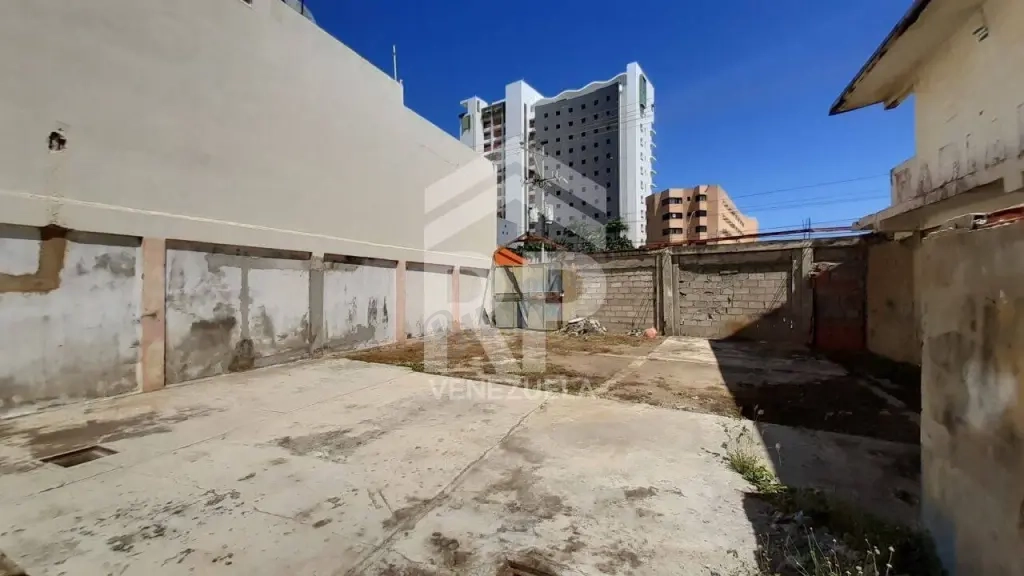 SGT-146 Terreno en Venta con Bienhechuria en Tucacas