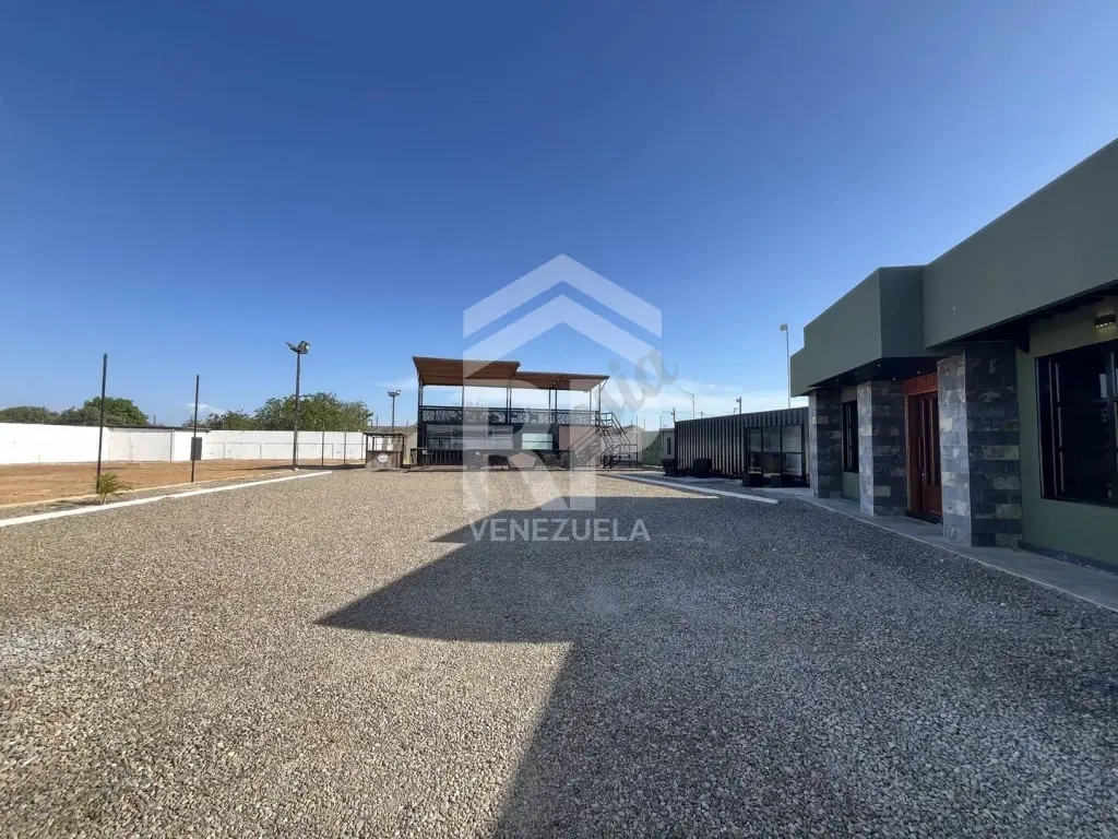 SGT-147 Terreno cercado con Locales Comerciales en Venta o Alquiler