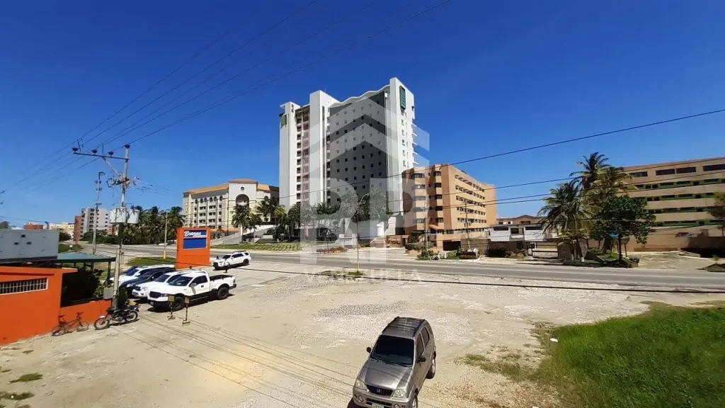 SGT-146 Terreno en Venta con Bienhechuria en Tucacas