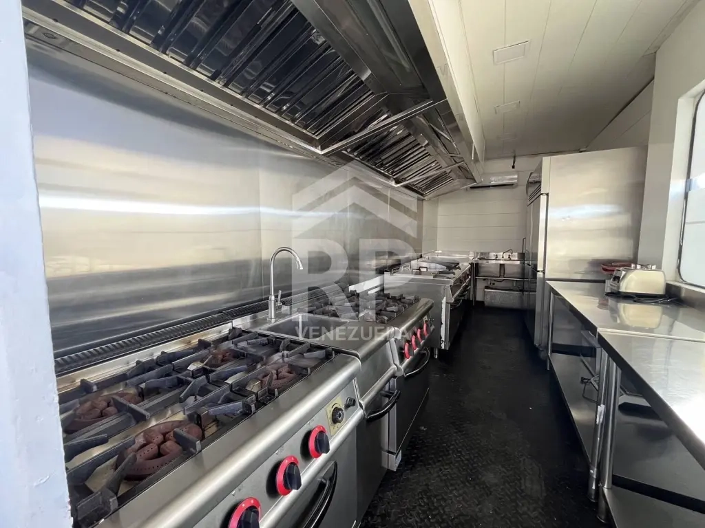 SGT-147 Terreno cercado con Locales Comerciales en Venta o Alquiler