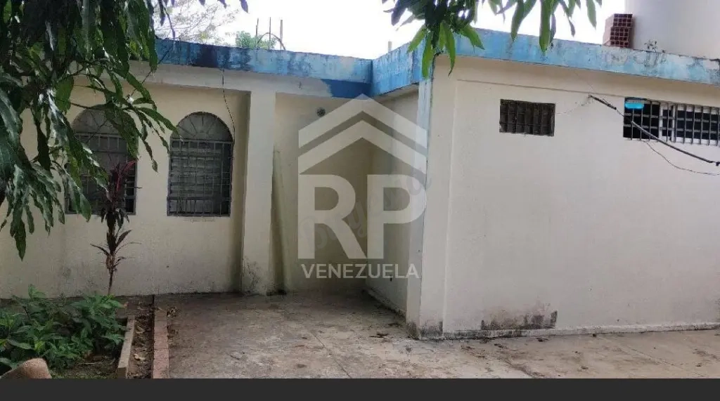 PLC-007 CASA EN VENTA EN EL SECTOR LA MACANDONA (LA LIMPIA)