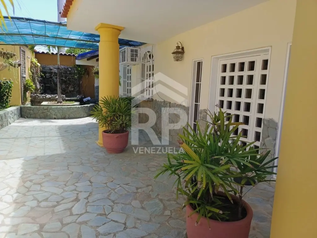 CAC-003 CASA QUINTA EN VENTA EN BAHÍA DE BUCHE MARGARITA