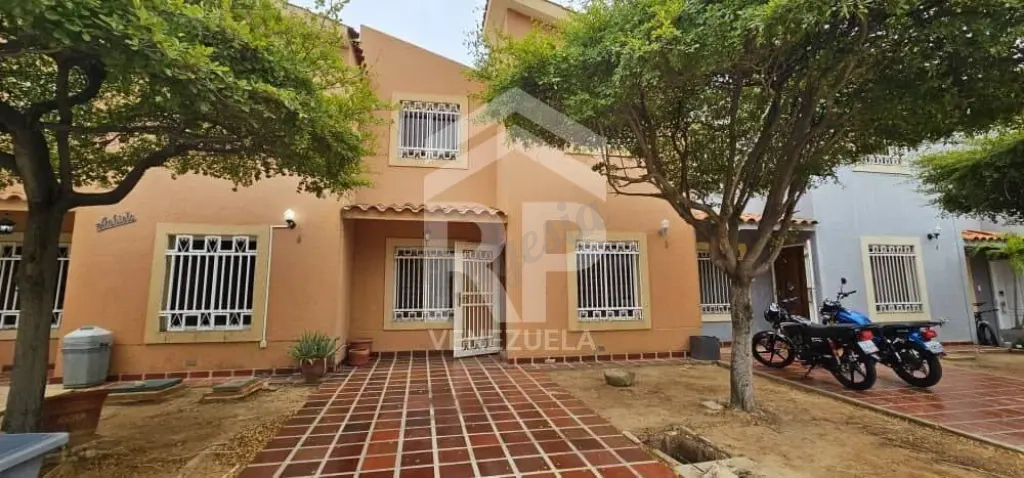 PLC-011 Townhouse en Venta en Conjunto Residencial Punta Araya, Maraca