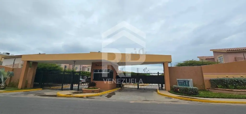 PLC-011 Townhouse en Venta en Conjunto Residencial Punta Araya, Maraca