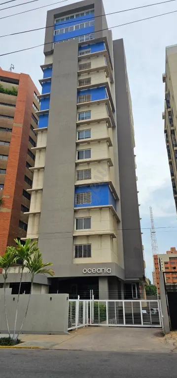 Se vende hermoso Apartamento, ubicado en el Sector La Lago, para diseñar a tu gusto, Maracaibo.
