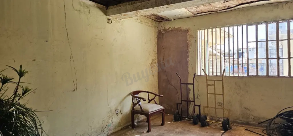 SE VENDE AMPLIA CASA PARA REMODELAR SECTOR TIERRA NEGRA MARACAIBO.