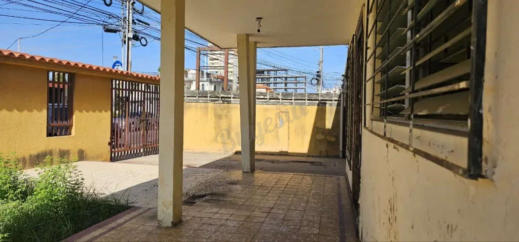 SE VENDE AMPLIA CASA PARA REMODELAR SECTOR TIERRA NEGRA MARACAIBO.