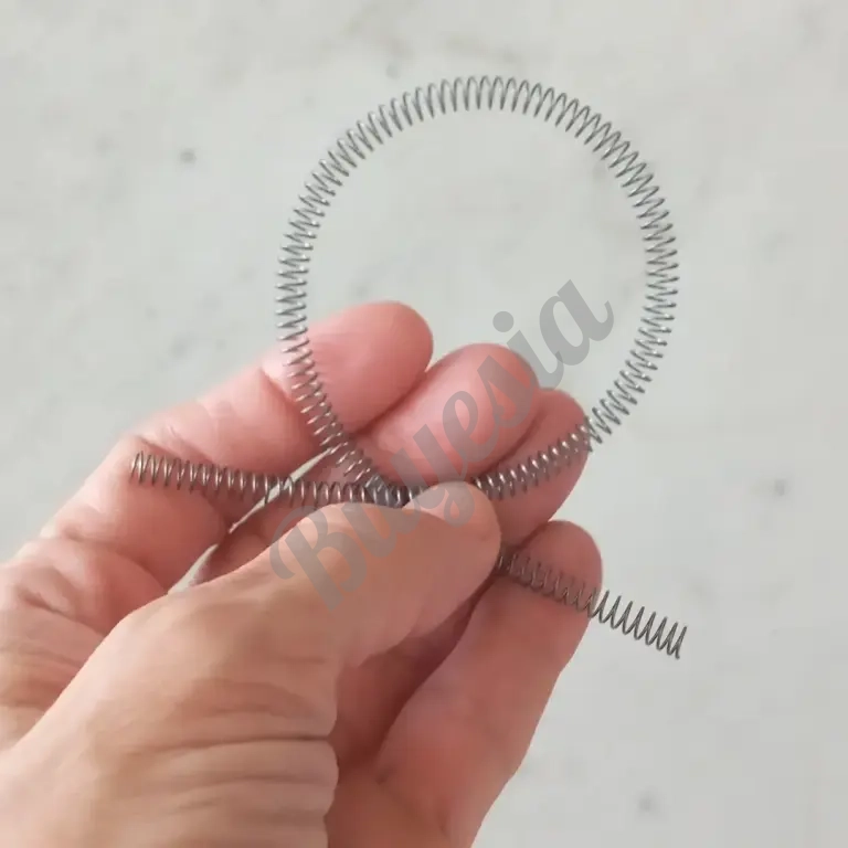 Resortes de acero para uso industrial o domestico.