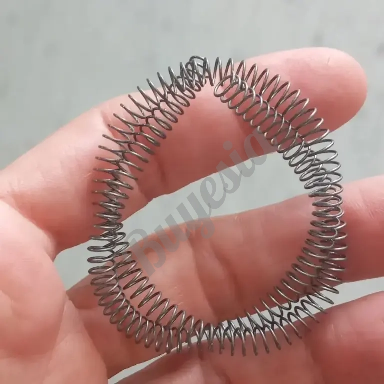 Resortes de acero para uso industrial o domestico.