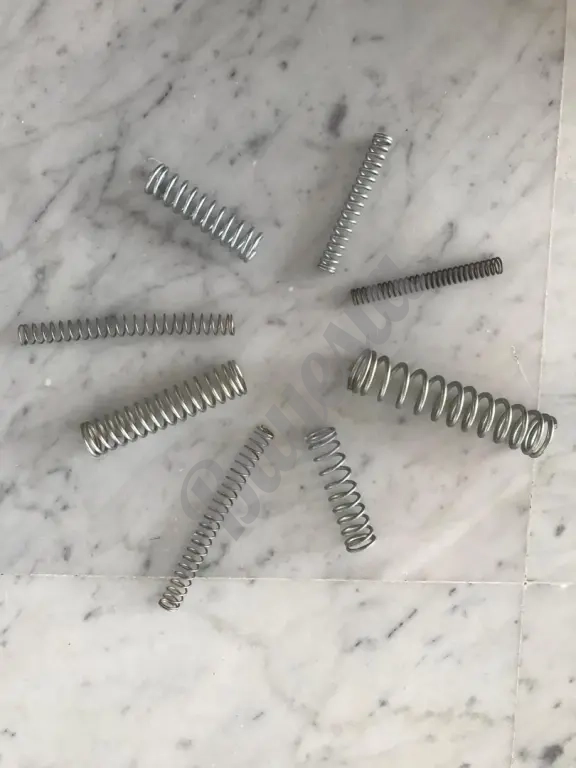 Resortes de acero para uso industrial o domestico.