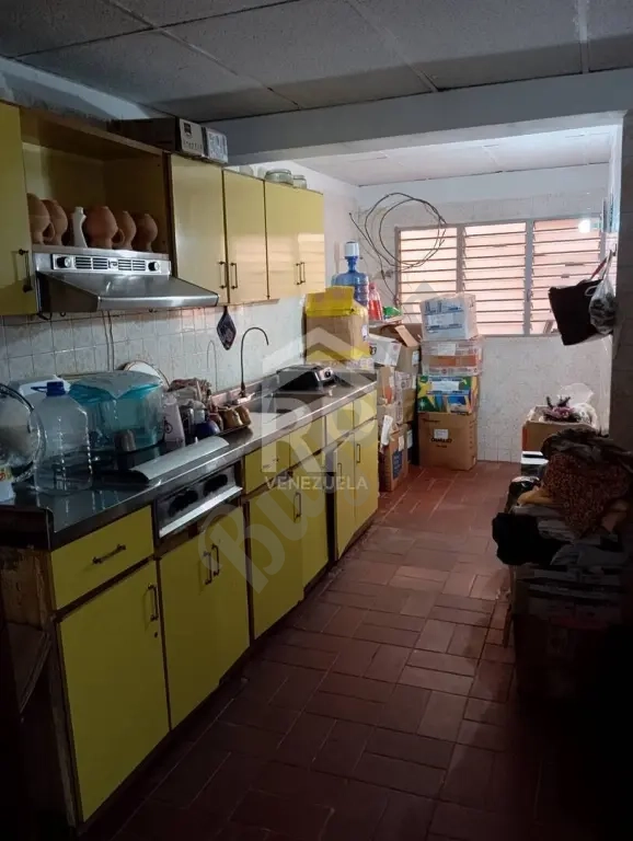 COA-001 APARTAMENTO CON SOLAR EN VENTA EN AV. GUAYANA