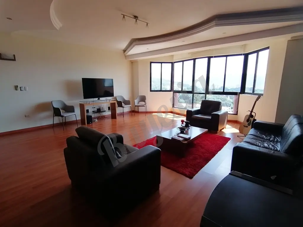Lujoso Amplio Apartamento El Parral $110,000