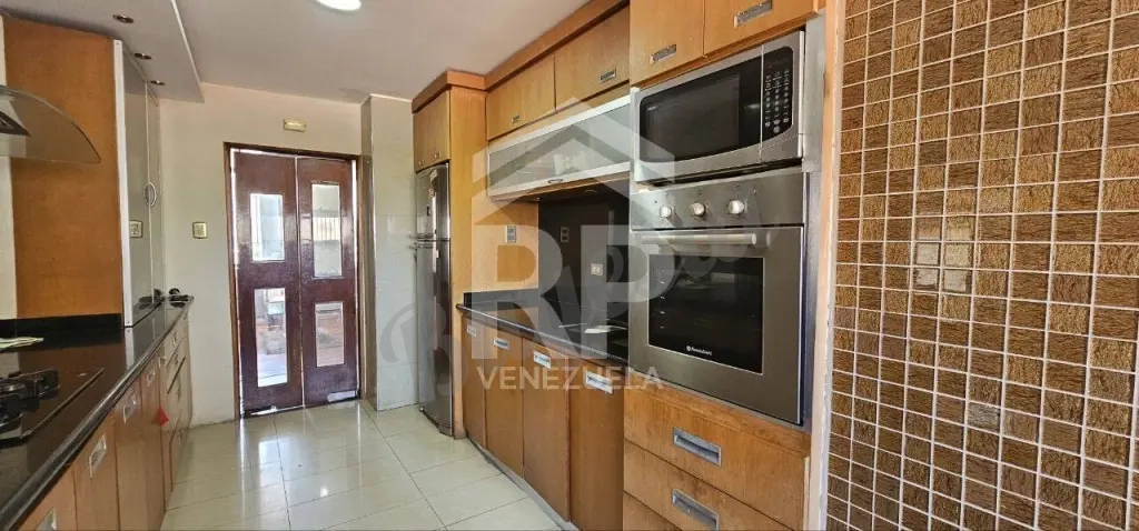PLA-018 Apartamento en Venta en el Sector La Lago, Maracaibo