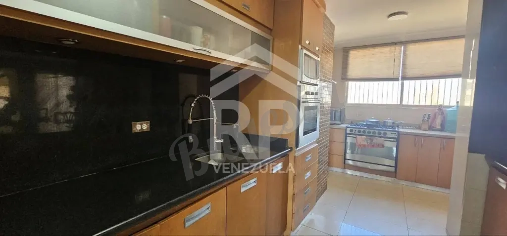 PLA-018 Apartamento en Venta en el Sector La Lago, Maracaibo