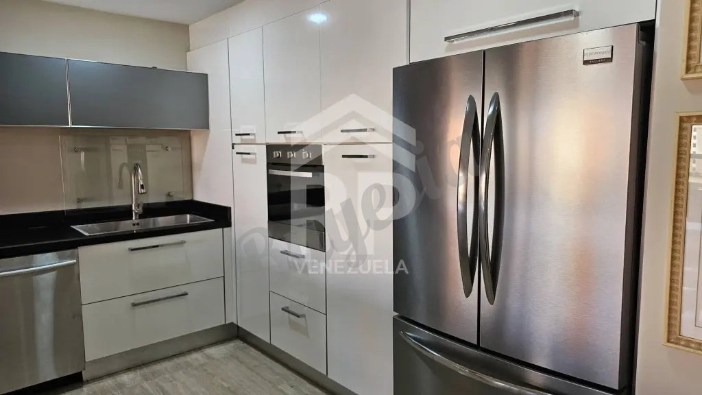 PLA-021 Apartamento en Venta o Alquiler en el Sector La Lago, Maracaib