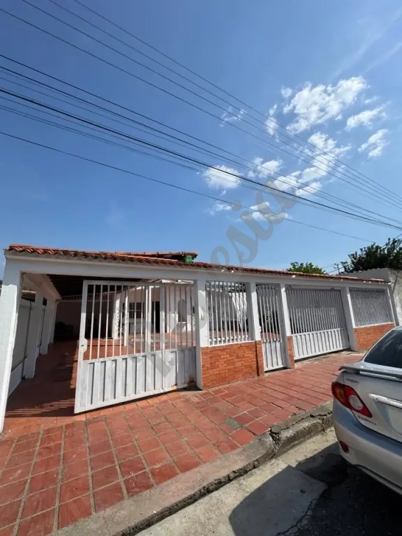 CASA URB HATO MODELO GUANARE