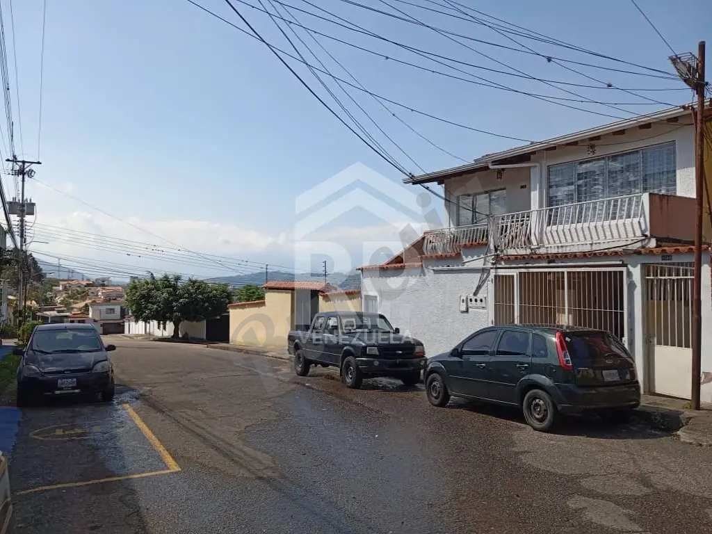 COA-001 APARTAMENTO CON SOLAR EN VENTA EN AV. GUAYANA