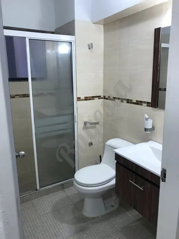 Apartamento Amplio con 103 Mt2- Remodelado a a 50 mts de pádel Club L