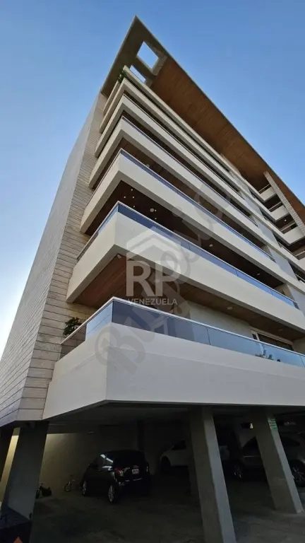 PLA-021 Apartamento en Venta o Alquiler en el Sector La Lago, Maracaib