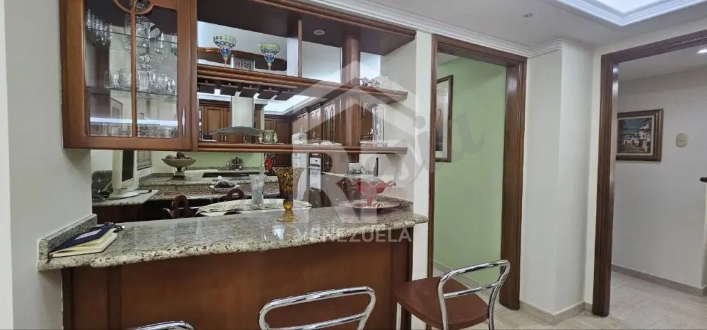 PLA-024 Apartamento en Venta en el Sector La Lago, Maracaibo
