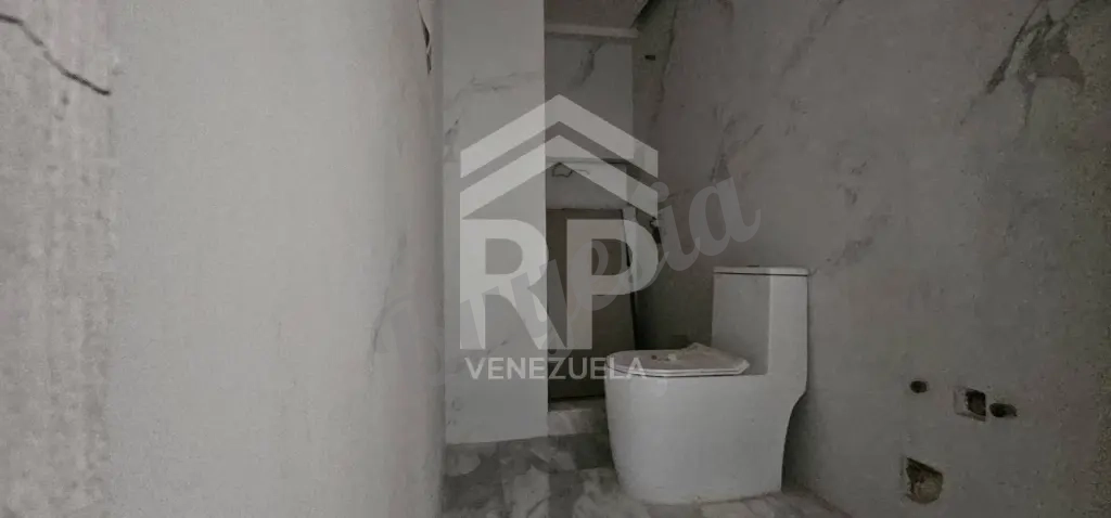 PLA-025 Apartamento en Venta en el Sector La Lago, Maracaibo