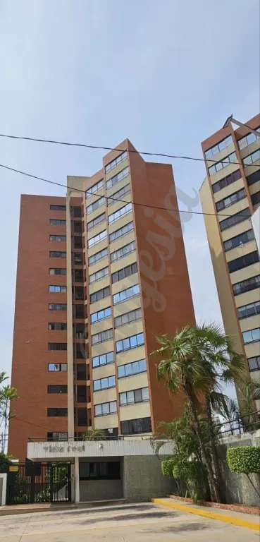 Se vende apartamento Zona Privilegiada Sector Av. Milagro con 5 de Jul