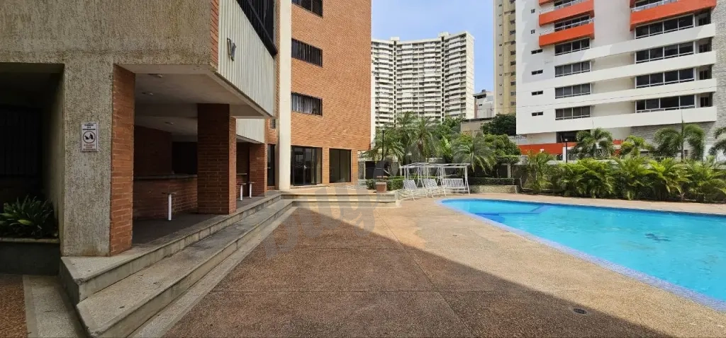 Se vende apartamento Zona Privilegiada Sector Av. Milagro con 5 de Jul