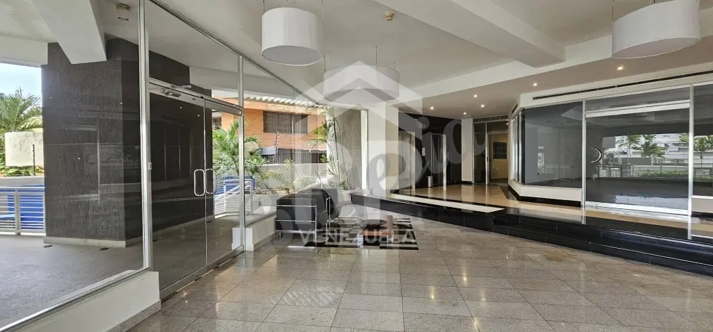PLA-025 Apartamento en Venta en el Sector La Lago, Maracaibo