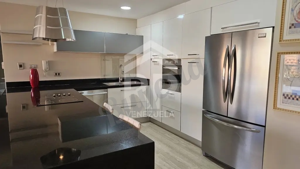 PLA-021 Apartamento en Venta o Alquiler en el Sector La Lago, Maracaib