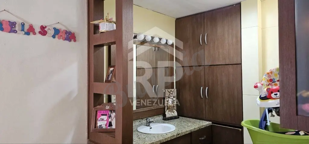 PLA-018 Apartamento en Venta en el Sector La Lago, Maracaibo