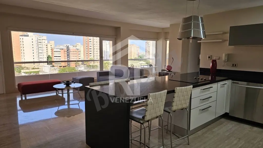 PLA-021 Apartamento en Venta o Alquiler en el Sector La Lago, Maracaib