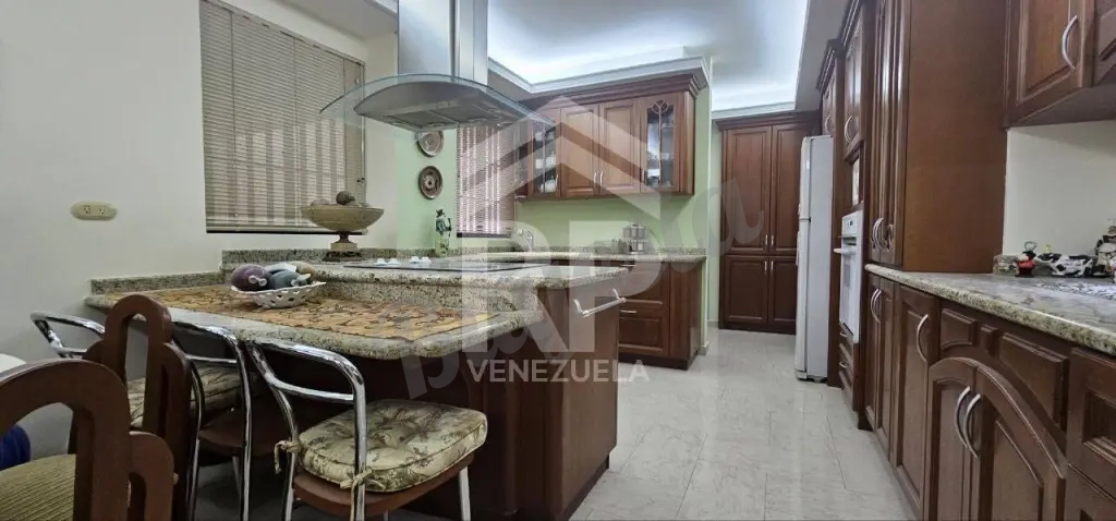PLA-024 Apartamento en Venta en el Sector La Lago, Maracaibo