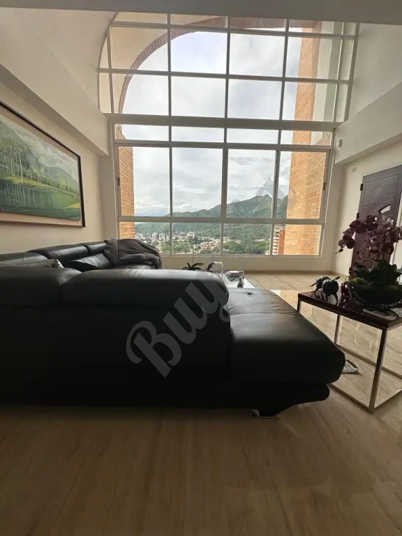 En Venta Lujoso Apartamento/El Parral $250,000