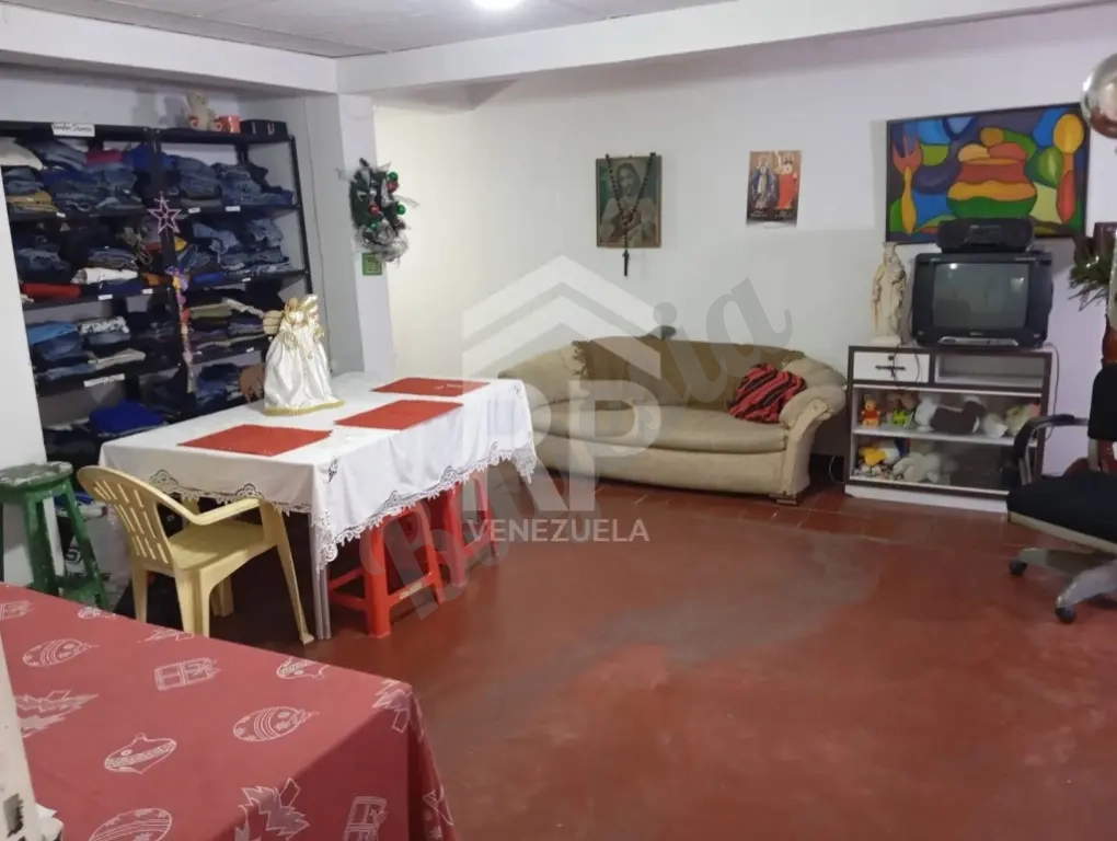 COA-001 APARTAMENTO CON SOLAR EN VENTA EN AV. GUAYANA