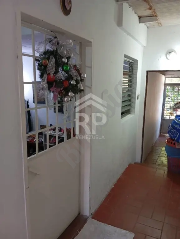COA-001 APARTAMENTO CON SOLAR EN VENTA EN AV. GUAYANA