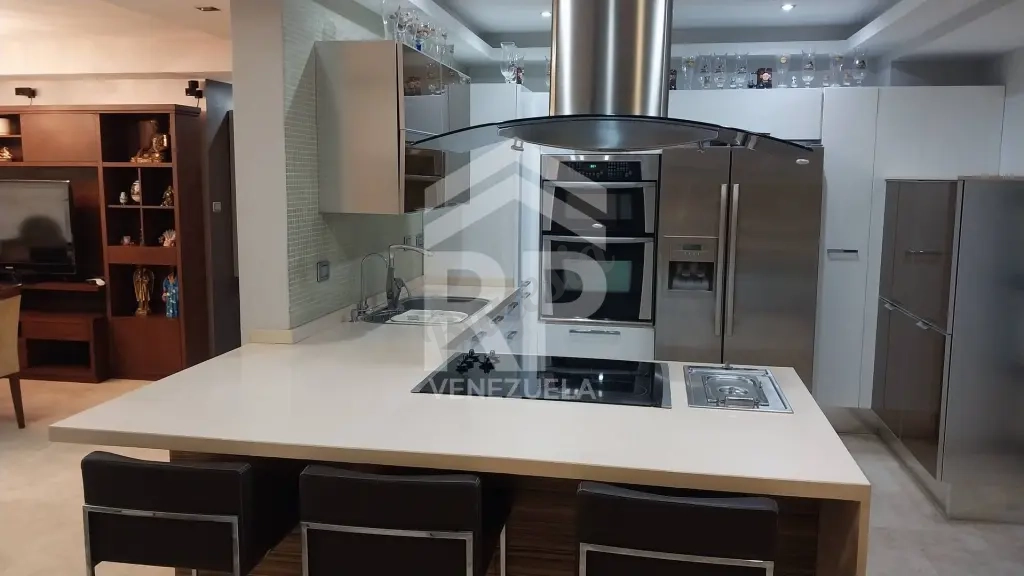 PLA-029 Apartamento en Venta en el Sector La Lago, Maracaibo