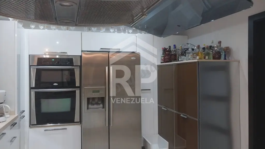 PLA-029 Apartamento en Venta en el Sector La Lago, Maracaibo