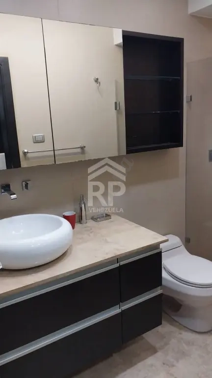 PLA-029 Apartamento en Venta en el Sector La Lago, Maracaibo