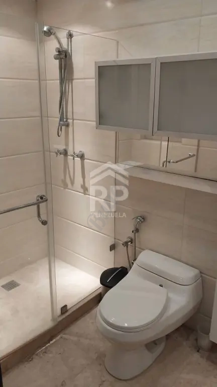 PLA-029 Apartamento en Venta en el Sector La Lago, Maracaibo